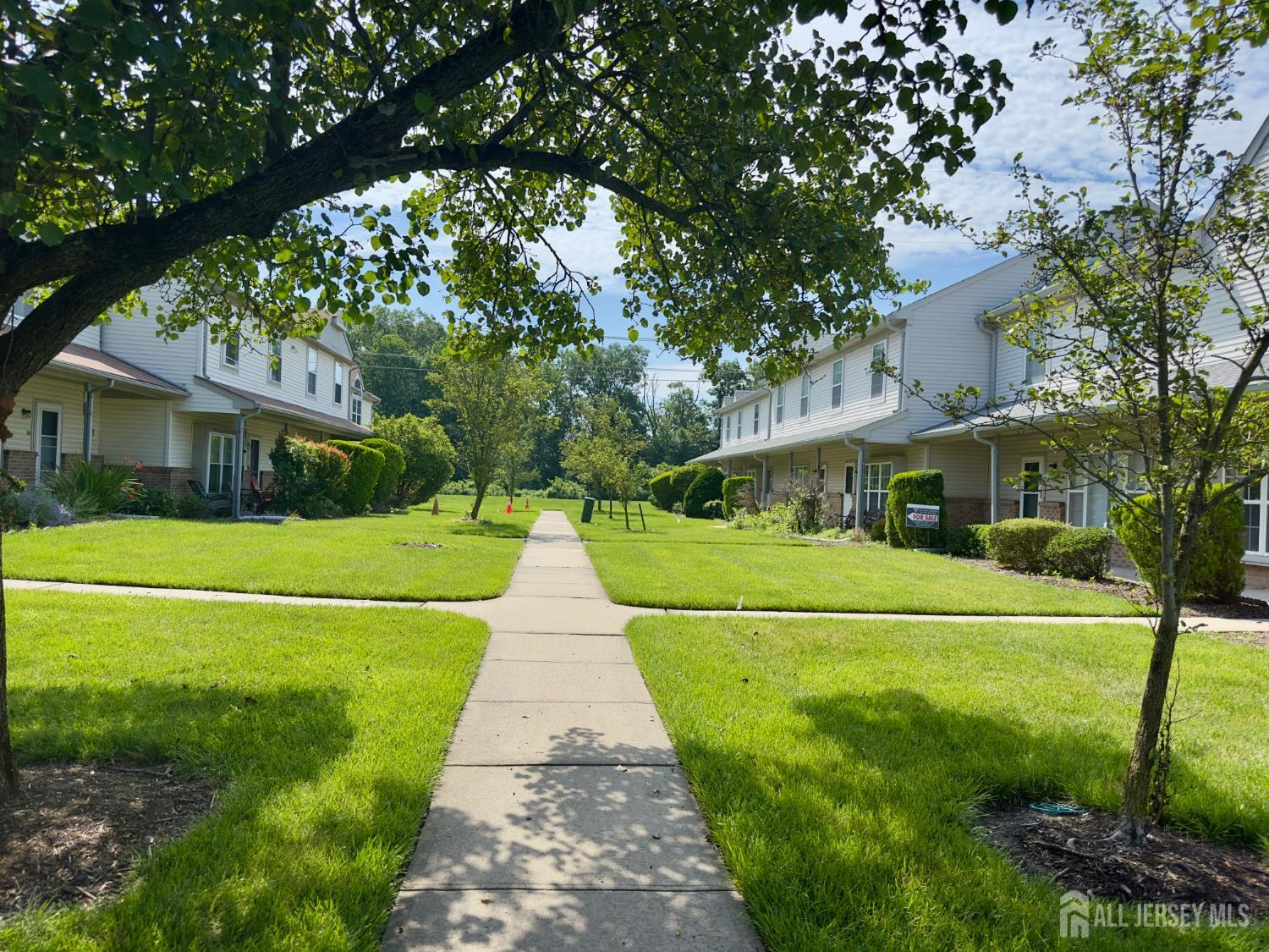 Property Photo:  16 Sassafras Court  NJ 08902 