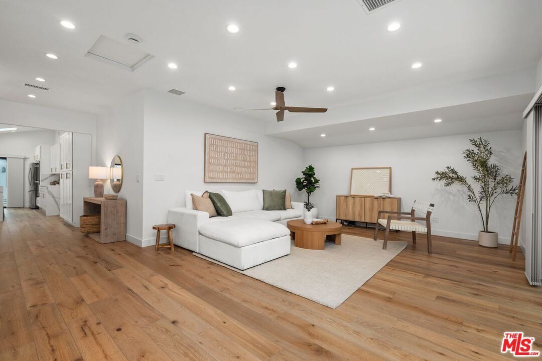 Property Photo: 22126 De La Osa St CA 91364