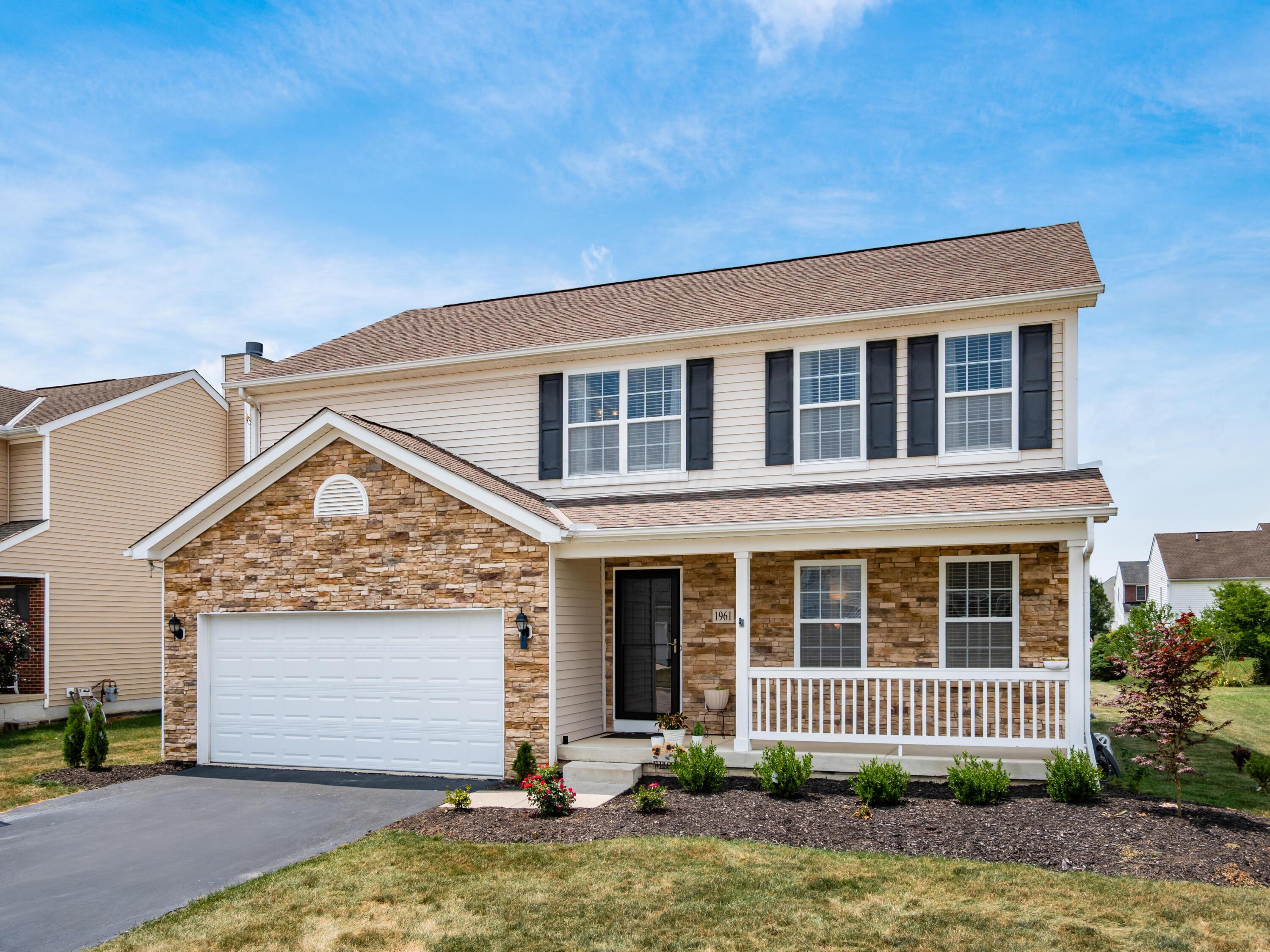 Property Photo:  1961 Bobtail Lane  OH 43040 