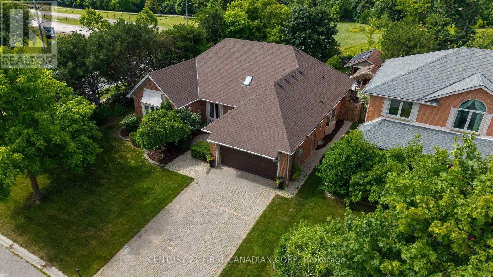 Photo de la propriété: 2 Longview Court ON N6K 4J1