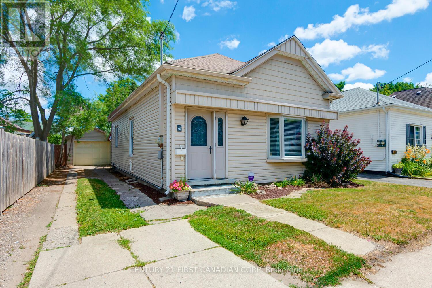 Photo de la propriété: 4 Adelaide Street South ON N5Z 3J8