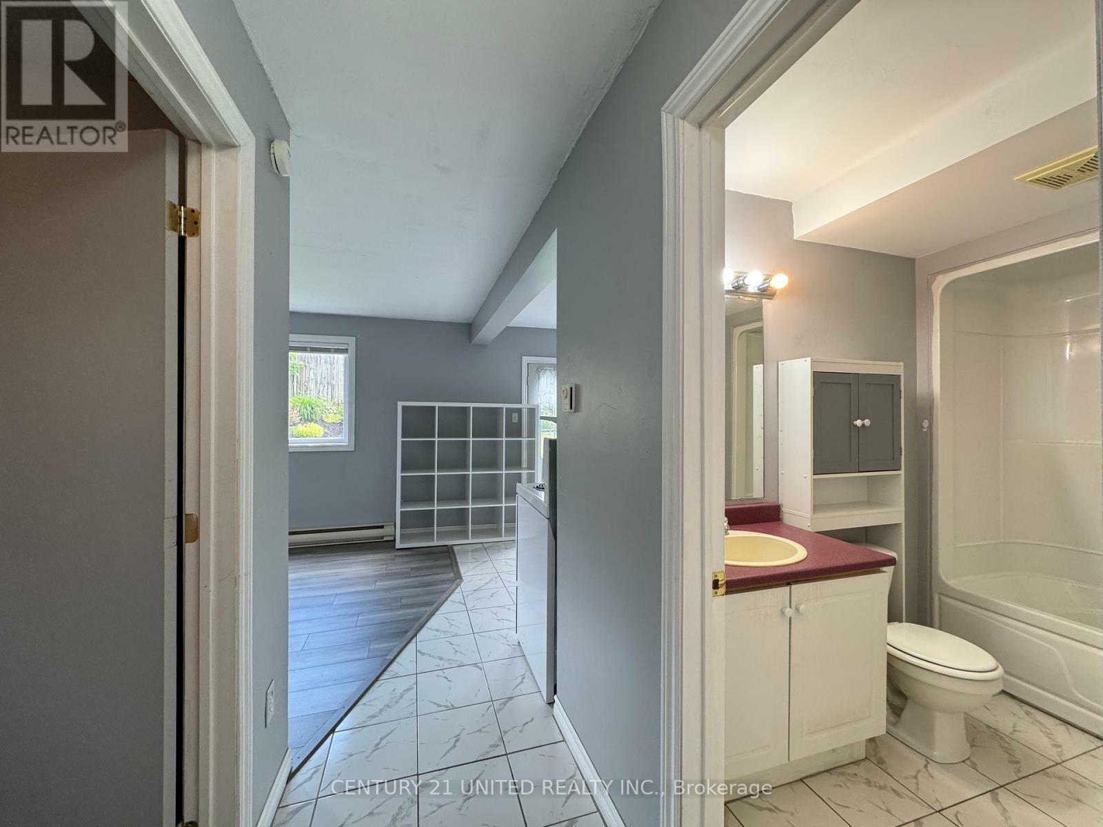 Photo de la propriété: 245 Maxwell Avenue ON K9J 1B4