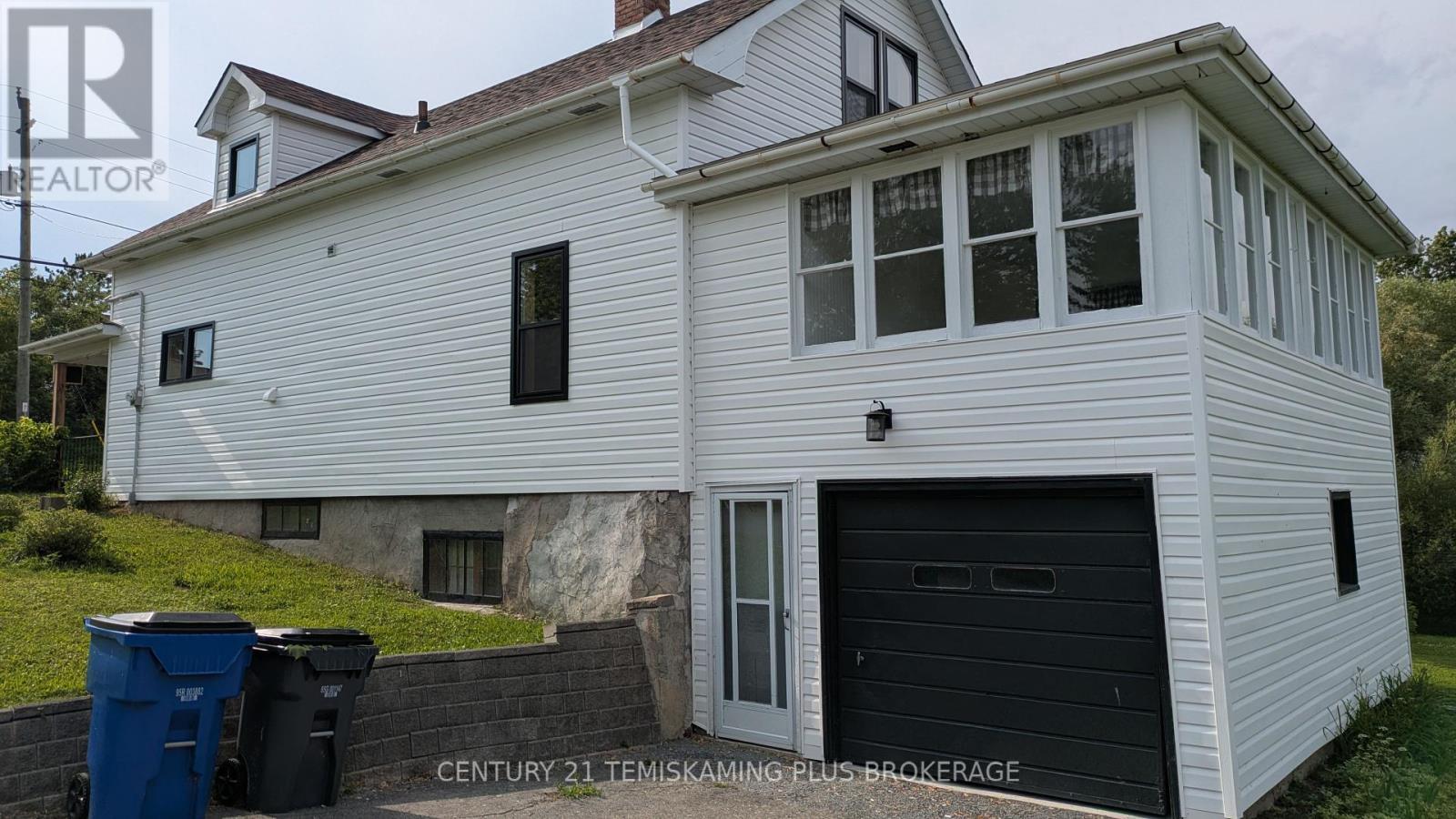 Photo de la propriété: 315 Meridian Avenue ON P0J 1K0