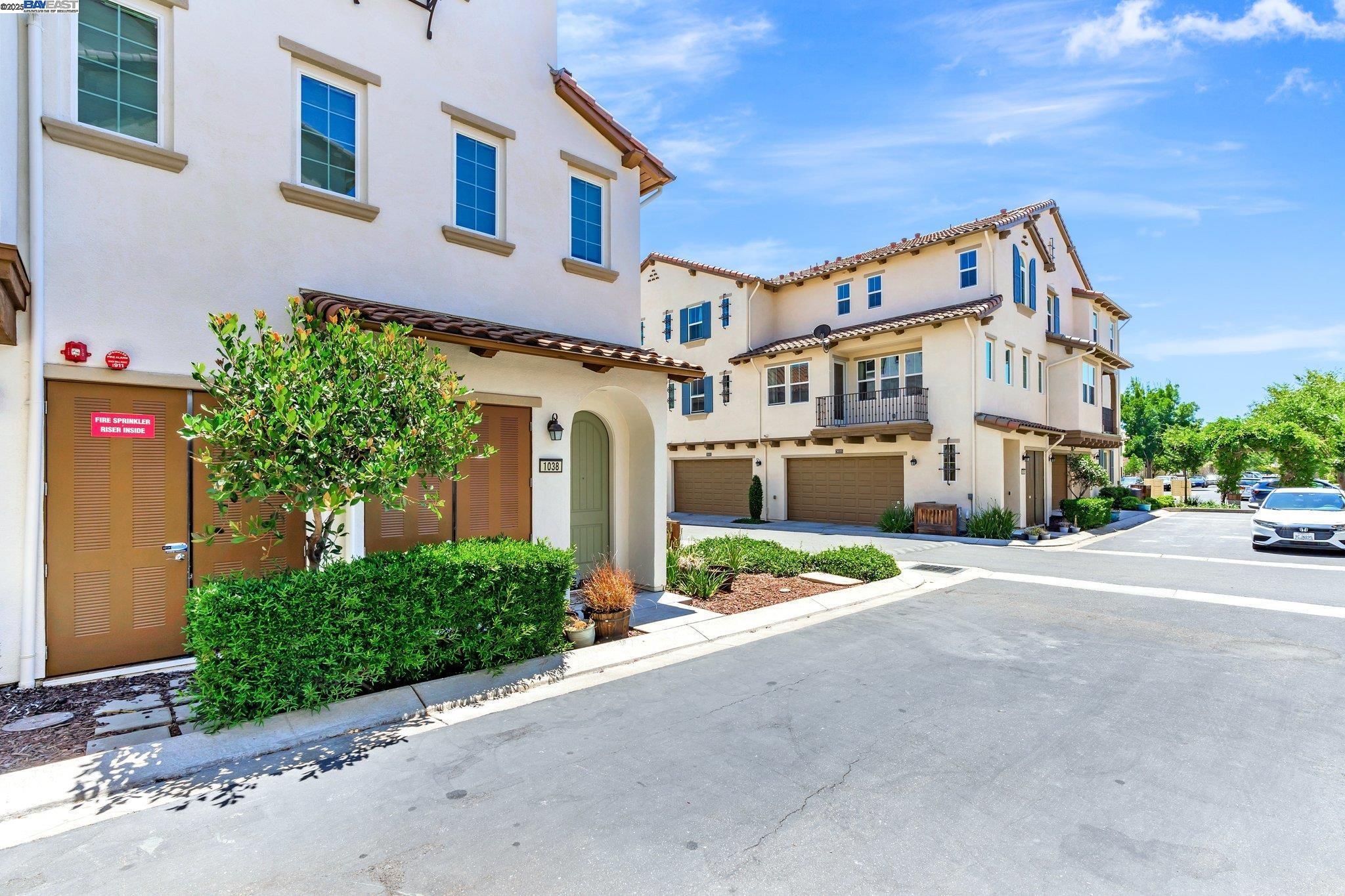 Property Photo: 1038 S Monarch CA 94582