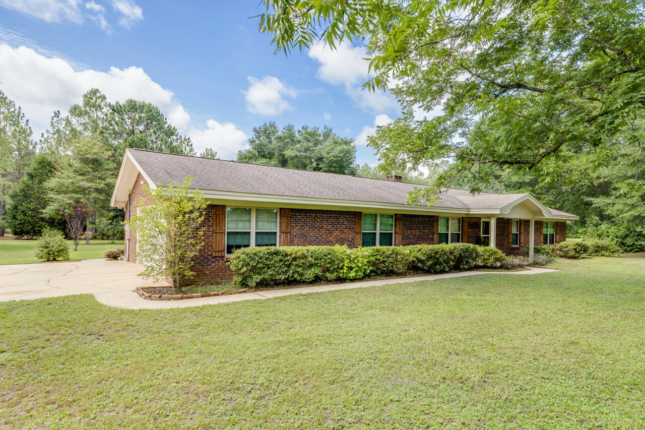 Property Photo: 1318 John Riley Barnhill Road FL 32531
