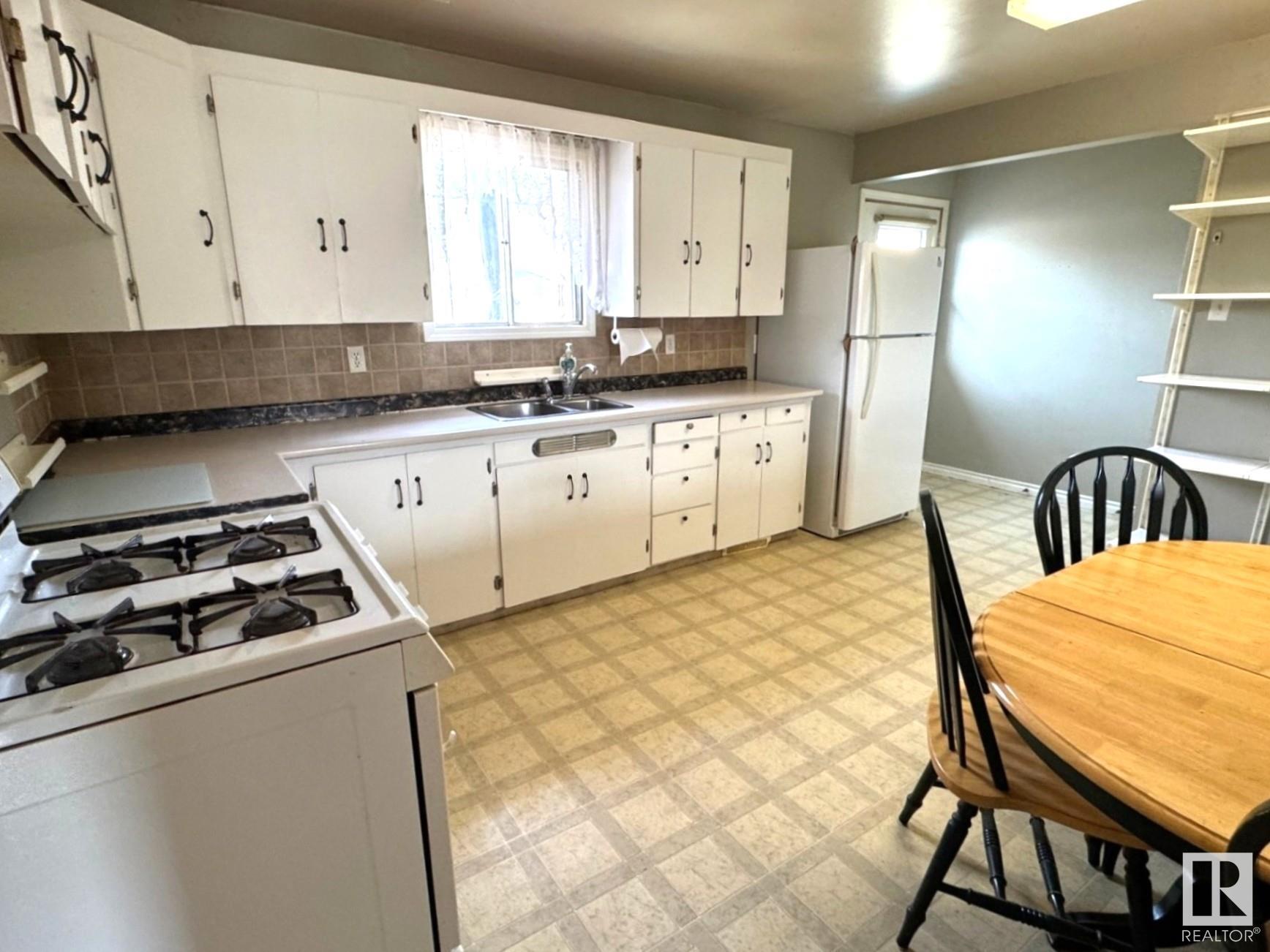 Photo de la propriété: 4724 52 Avenue AB T0E 0T0
