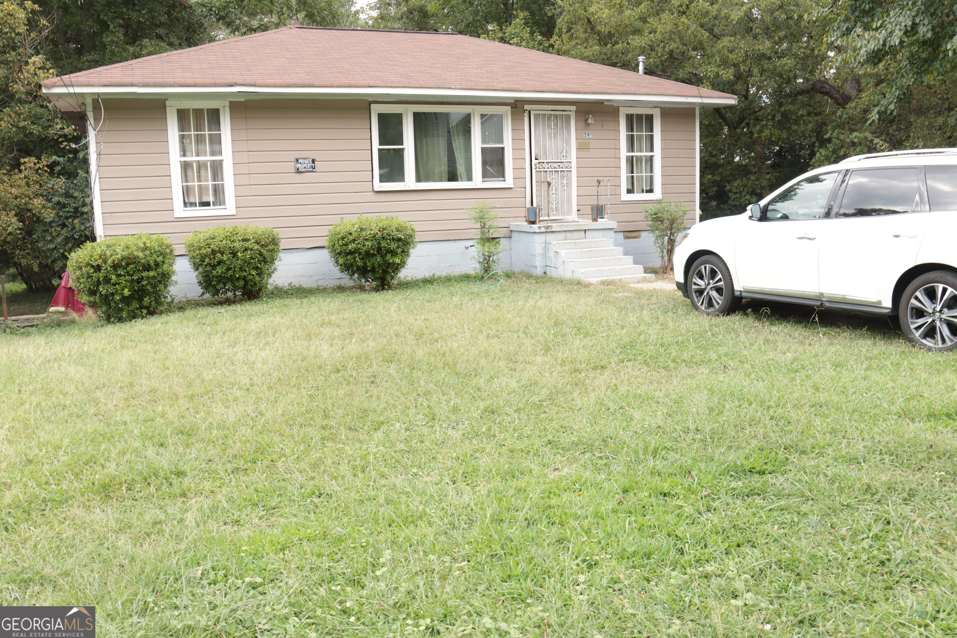 Property Photo: 590 Elmwood Road NW GA 30318