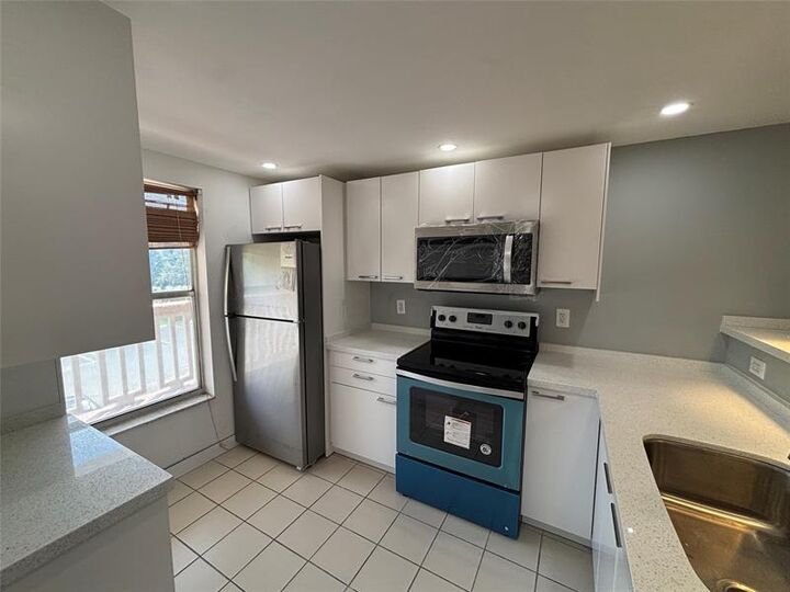 Property Photo: 6000 NW 64th Ave 211 FL 33319