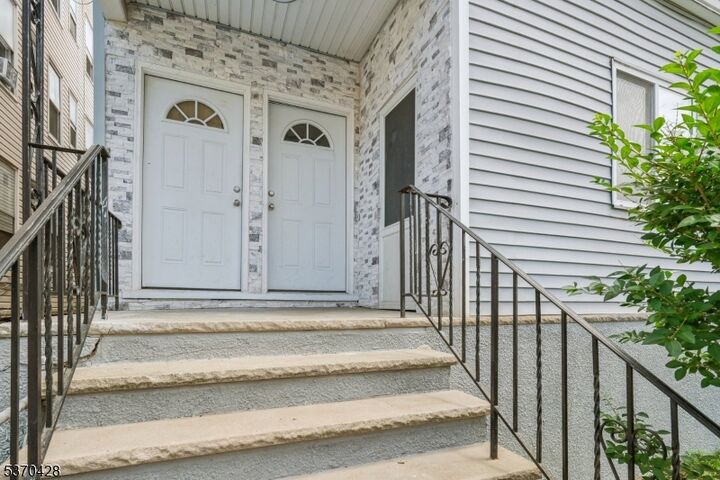 Property Photo:  18 Ellis Ave 1  NJ 07111 