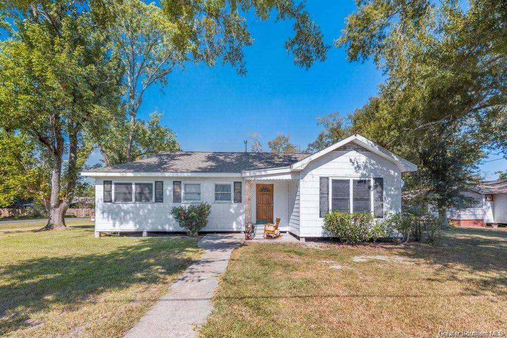 Property Photo: 318 S Welty Street LA 70647