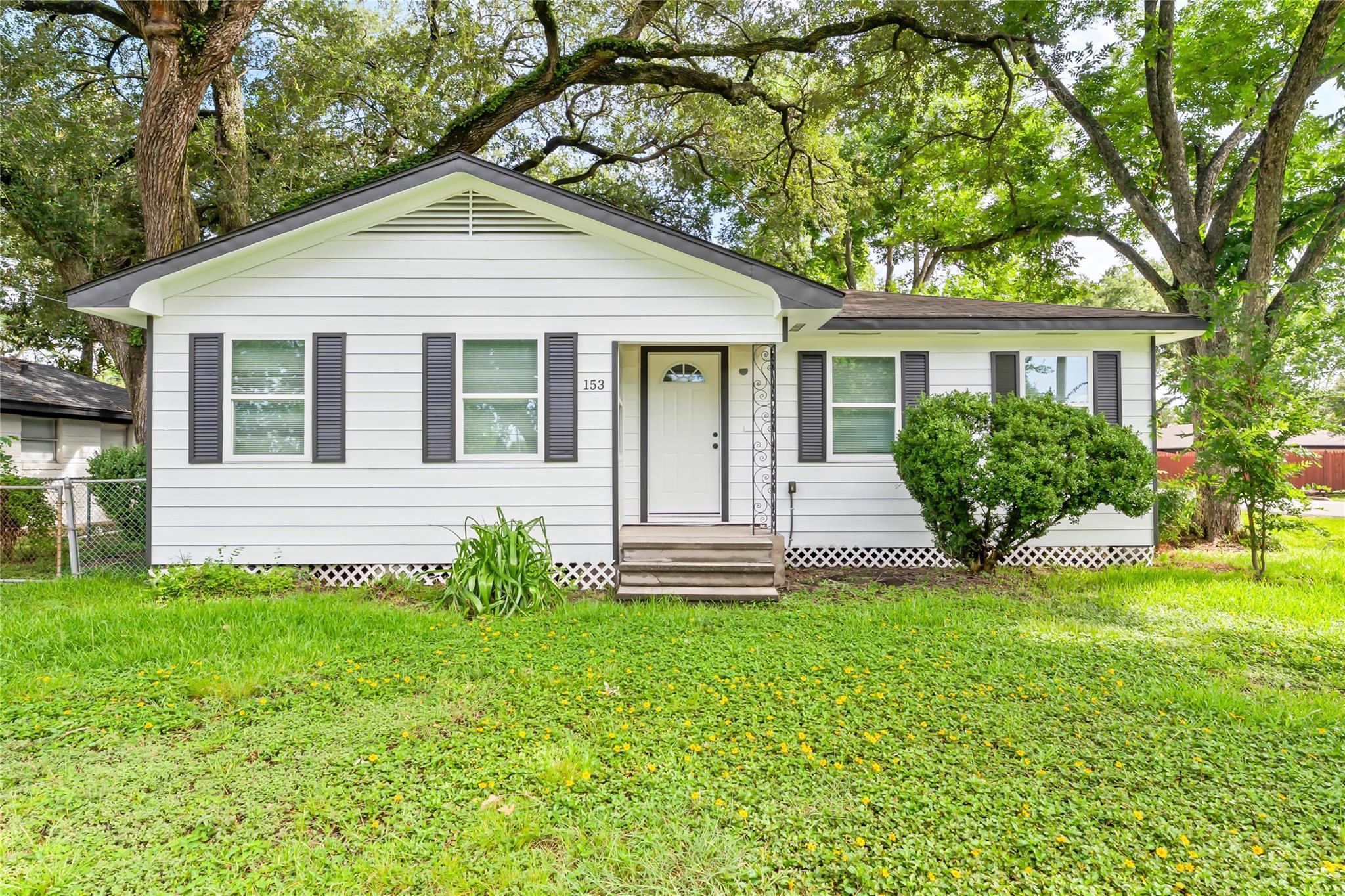 Property Photo: 153 E Rittenhouse Street TX 77076