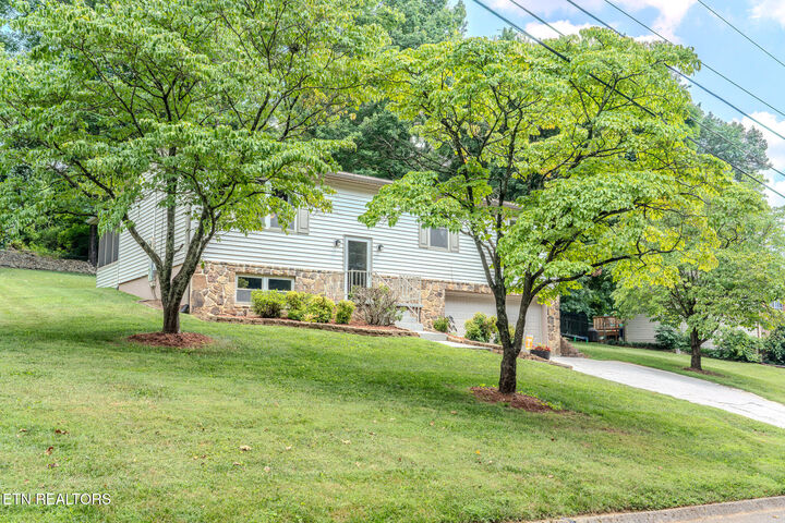 Property Photo: 5005 Laurel Woods Drive TN 37921