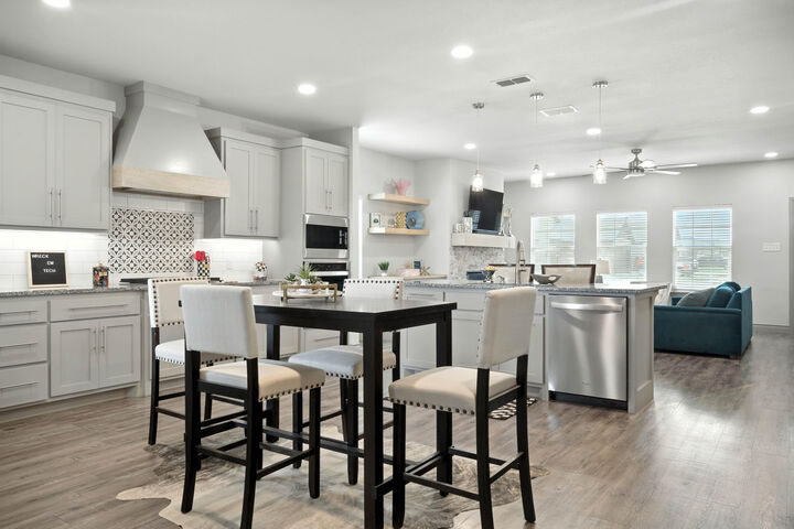 Property Photo:  902 N Fulton Avenue  TX 79416 