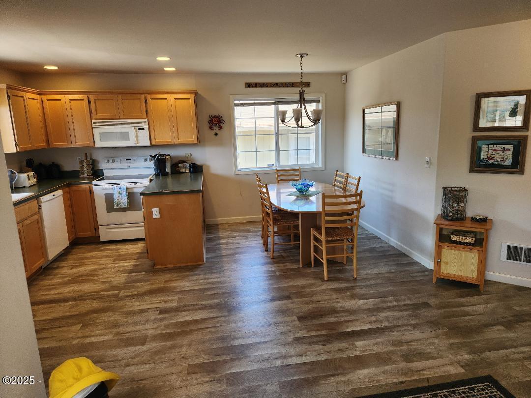 Property Photo:  2716 NW Jetty Avenue  OR 97367 