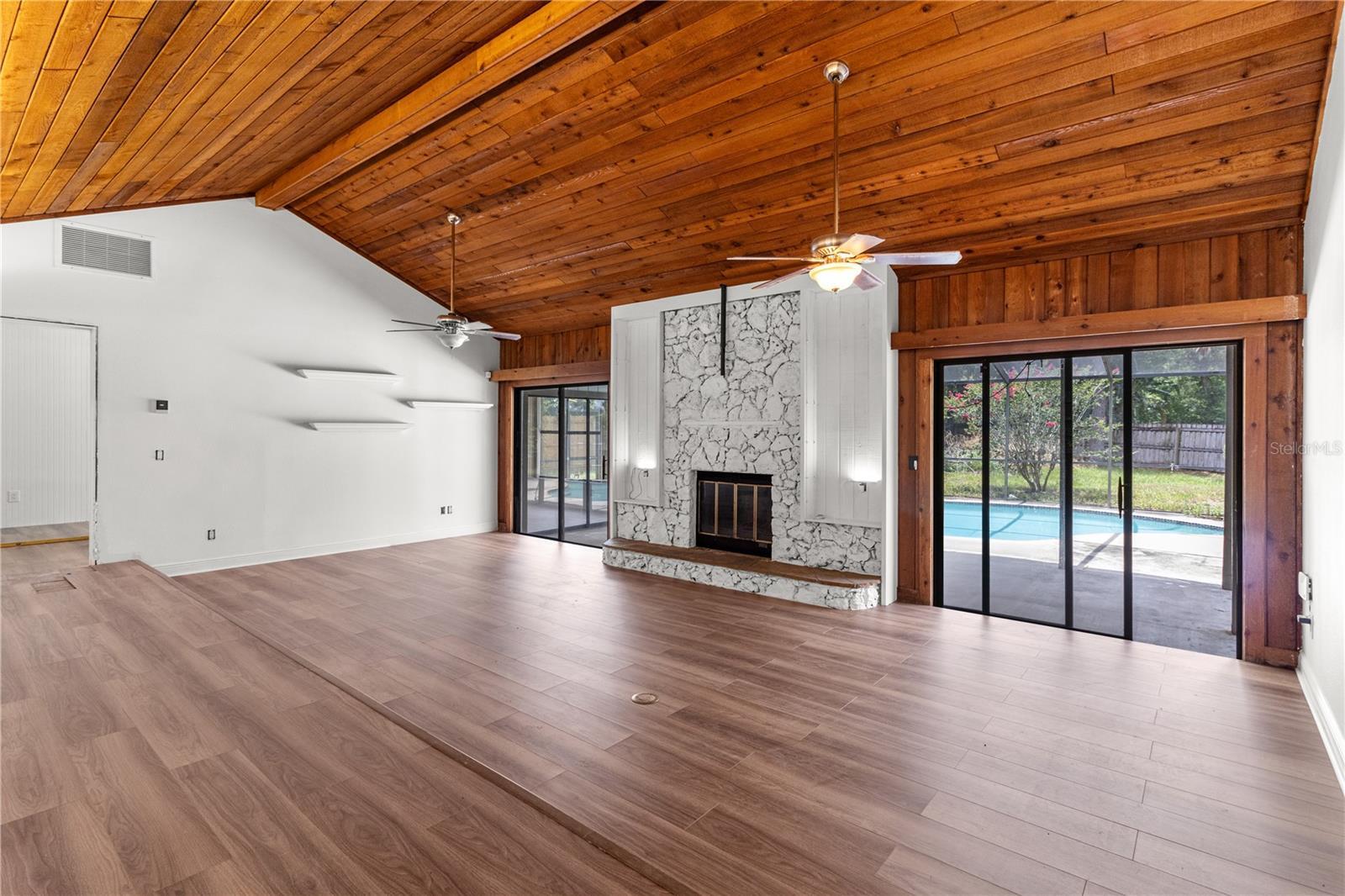 Property Photo: 416 Haverlake Circle FL 32712