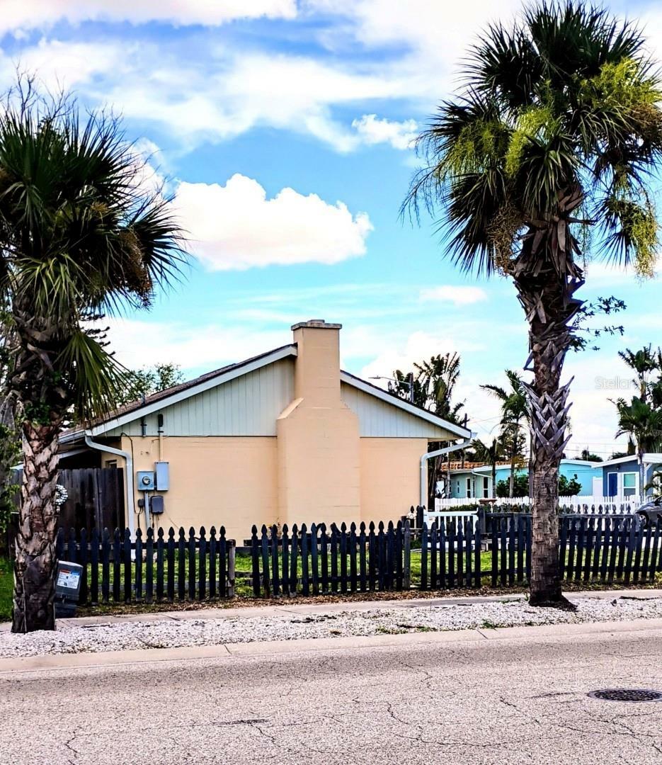 Property Photo: 510 Marlyn Way FL 33708