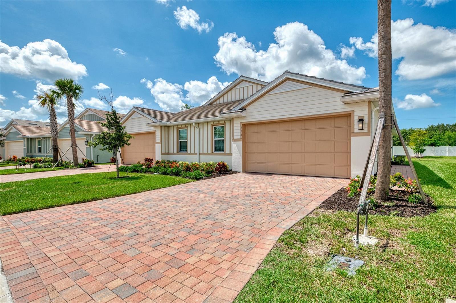 Property Photo: 332 Ibiza Loop FL 34292