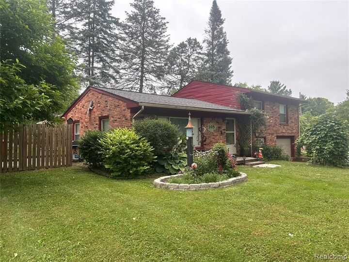 305 Goldengate Street  Lake Orion MI 48362 3408 photo