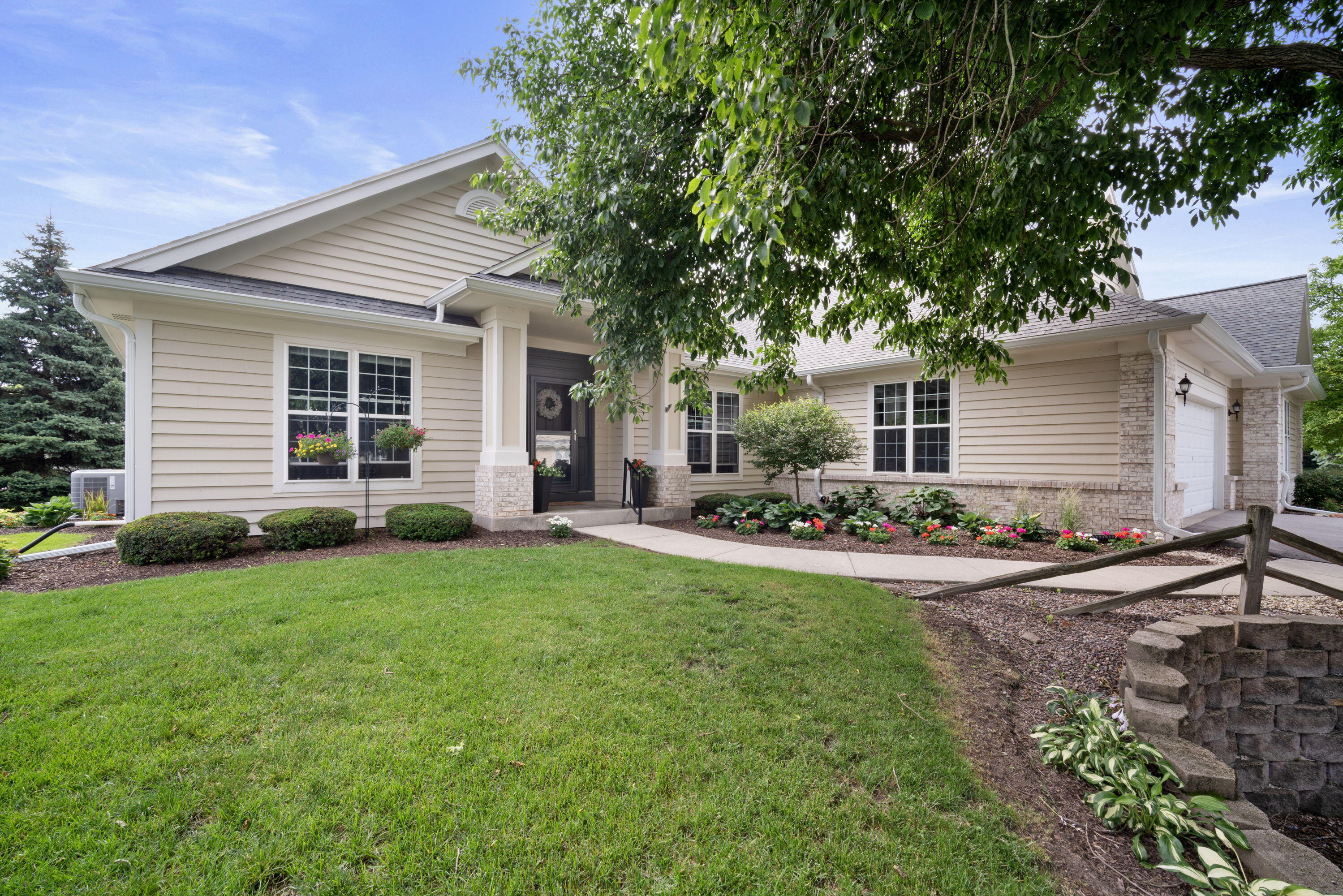Property Photo: W233n3050 Oakmont Ct A WI 53072