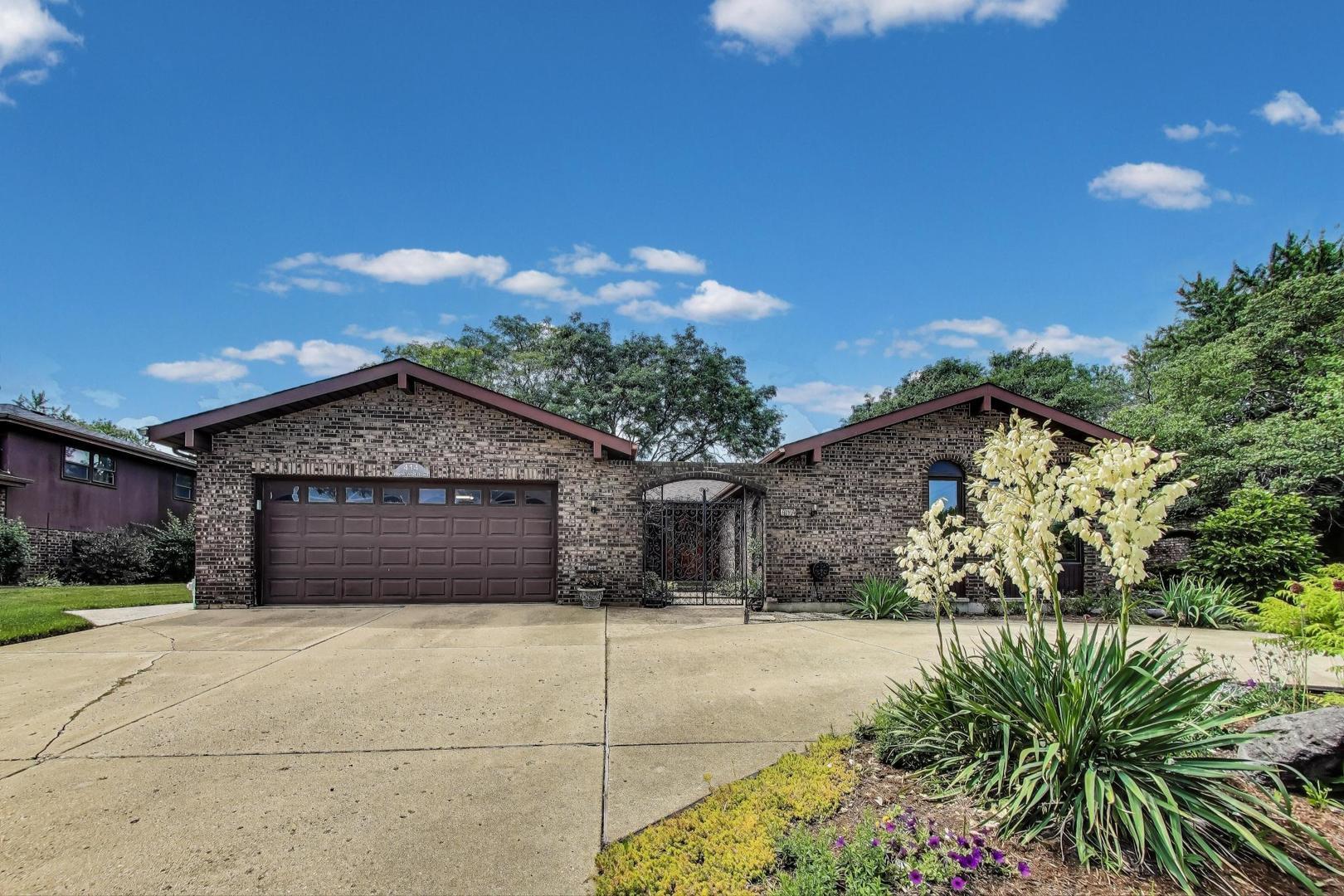 Property Photo: 414 N Wolf Road IL 60016