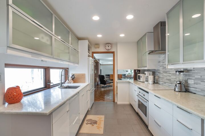 Property Photo:  185 Lakeside Place  IL 60035 