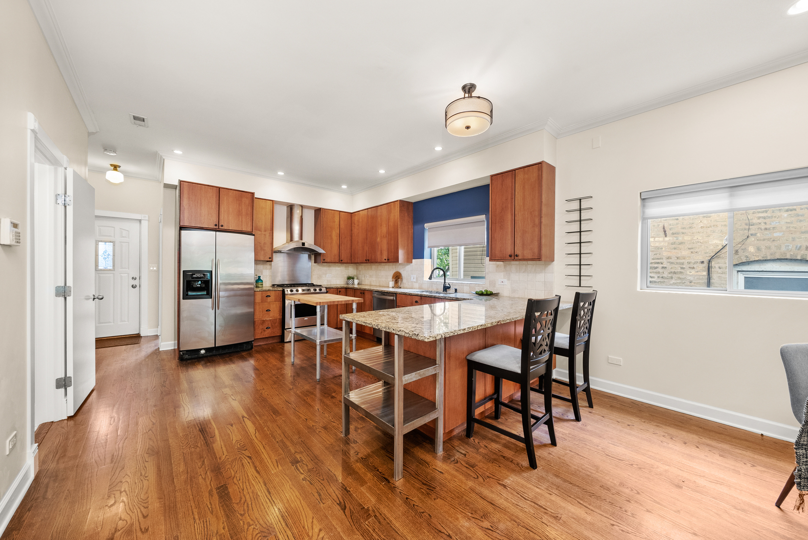 Property Photo:  2031 W Saint Paul Avenue 2W  IL 60647 