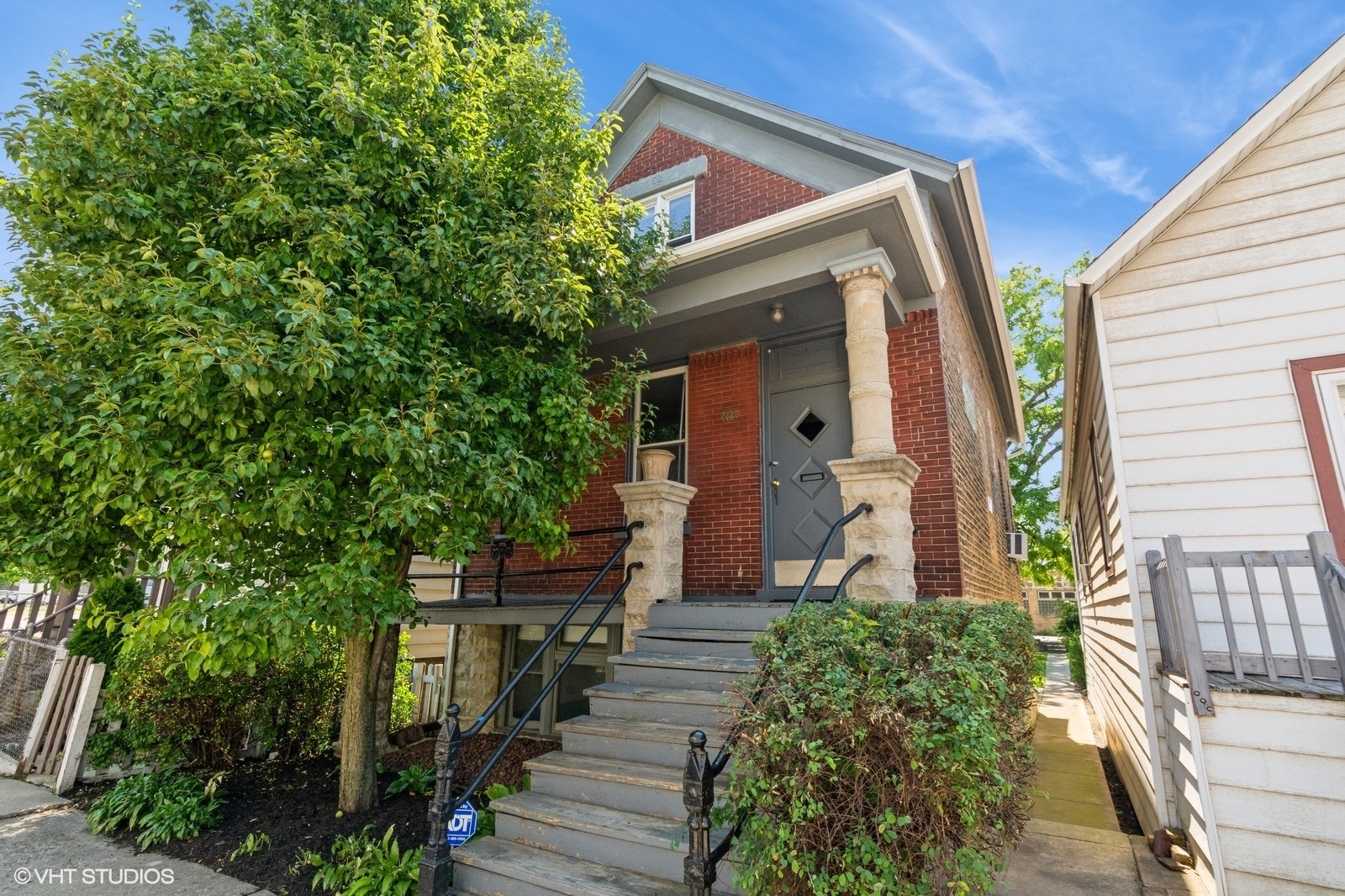 2721 W Prindiville Street  Chicago IL 60647 photo