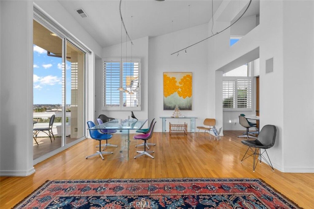 Property Photo:  425 Via El Chico  CA 90277 