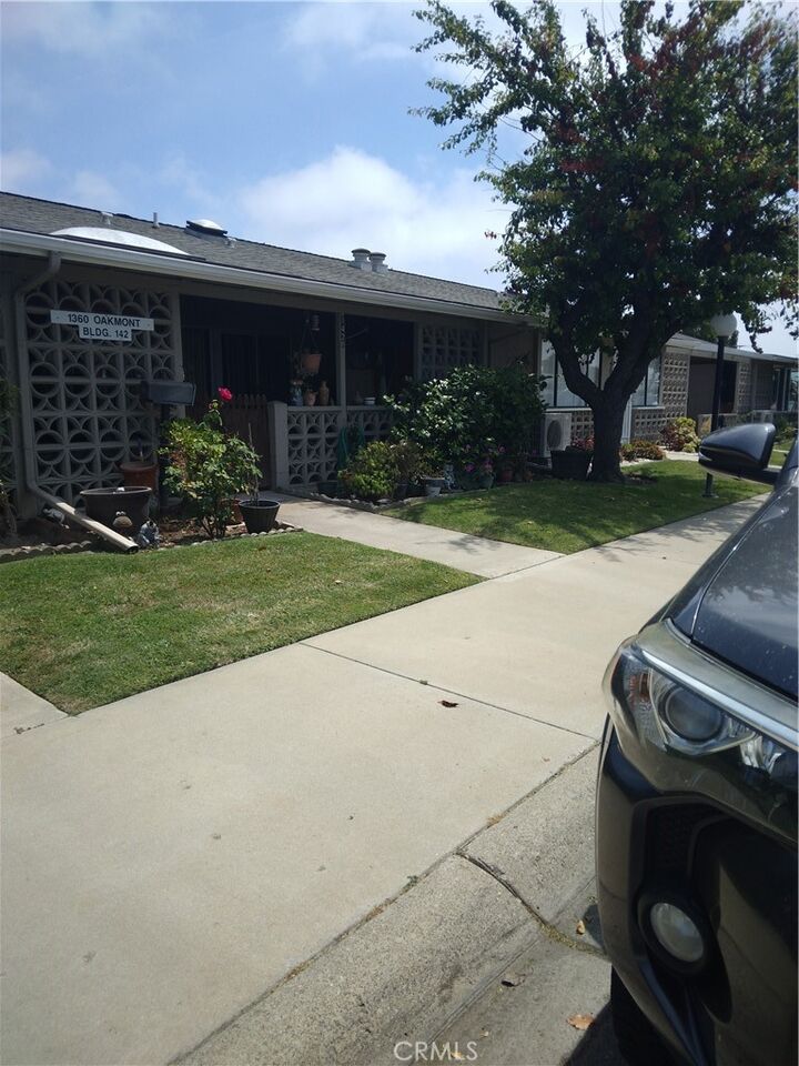 Property Photo:  1360 Oakmont Rd 142J M-6 142J M6  CA 90740 