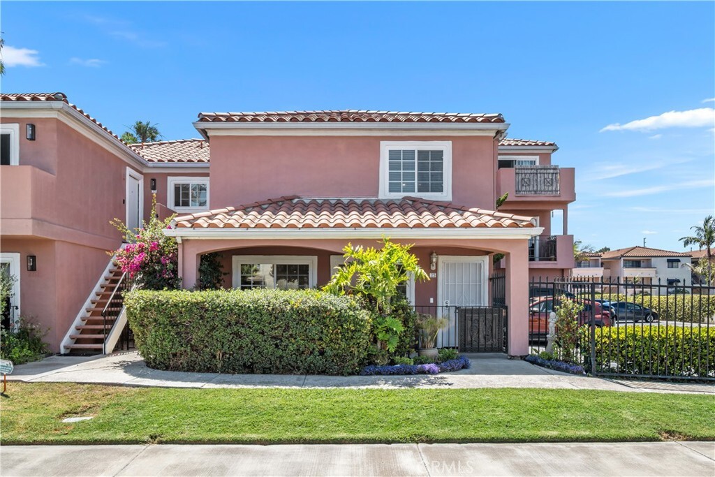 Property Photo: 409 Utica Avenue C23 CA 92648