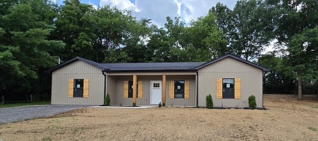 Property Photo: 260 Comstock Rd TN 37160
