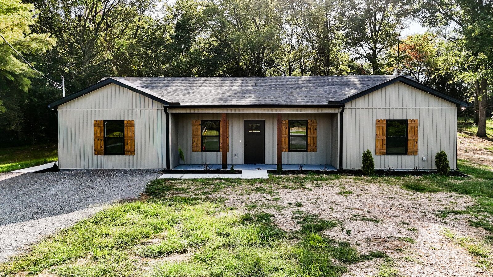 Property Photo: 260 Comstock Rd TN 37160