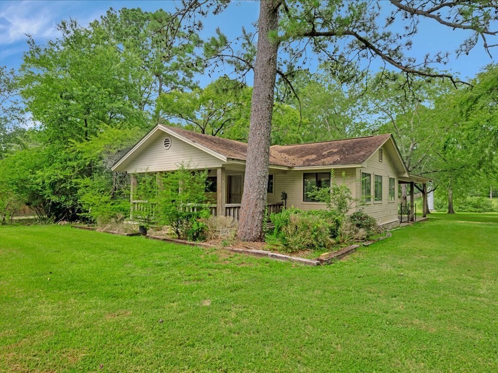 Property Photo: 2104 Brentwood Dr TX 75901