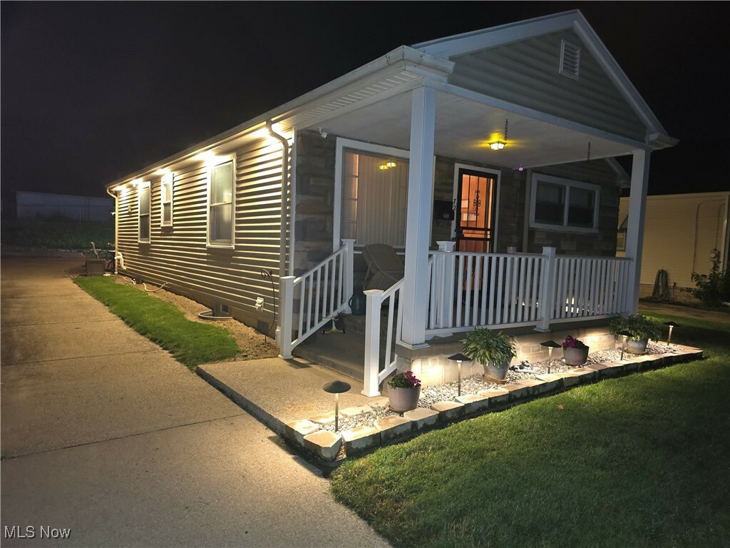 Property Photo: 72 S Hartford Avenue OH 44509