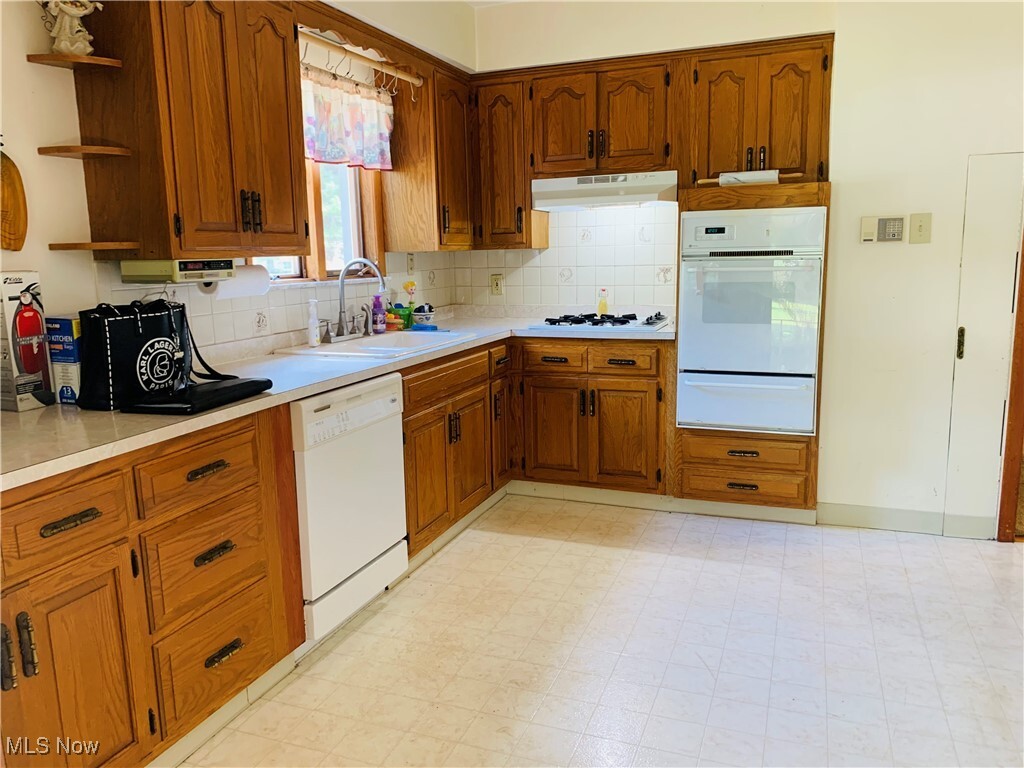 Property Photo:  1528 Felton Road  OH 44121 
