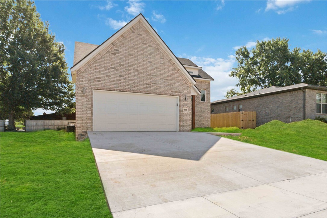 Property Photo: 936 S Liberty Drive AR 72701