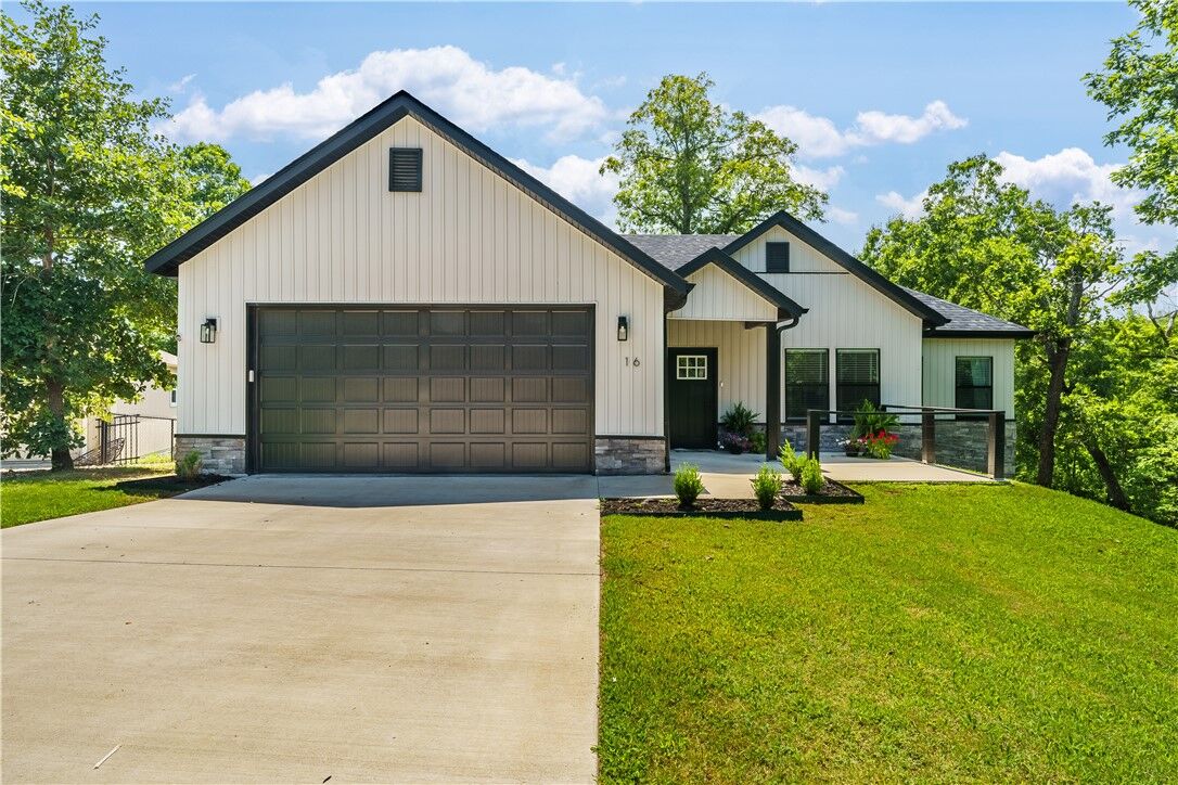 Property Photo: 16 Hawthorn Lane AR 72715