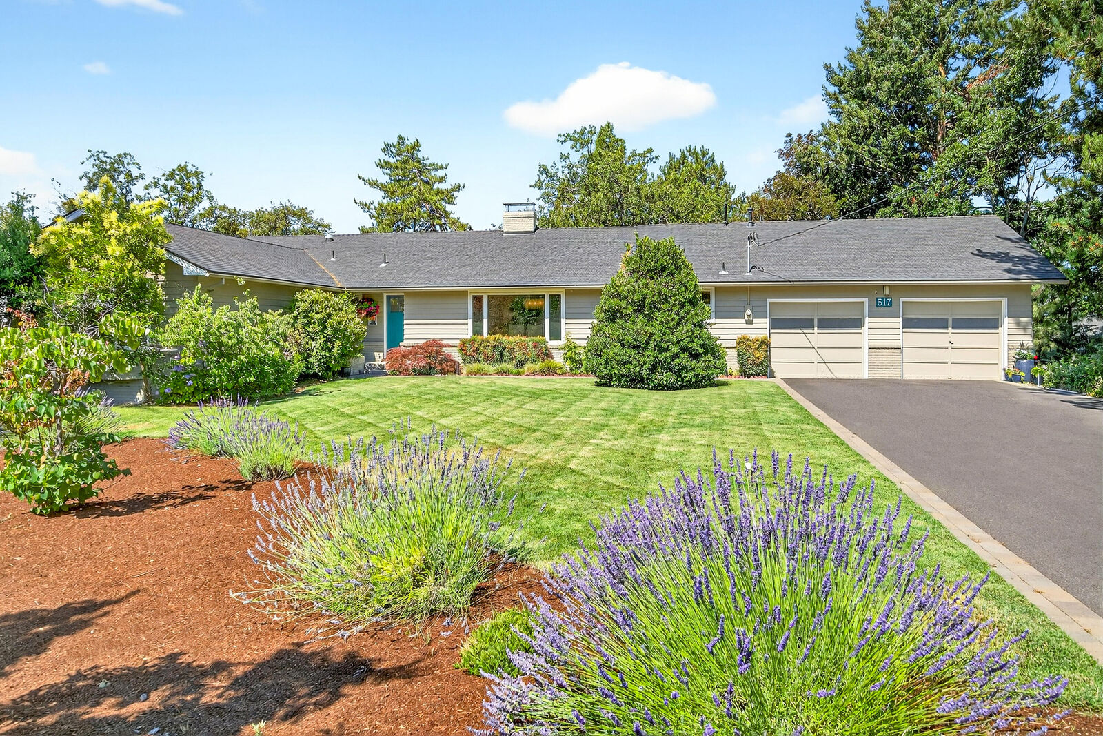 Property Photo:  517 N Barneburg Road  OR 97504 