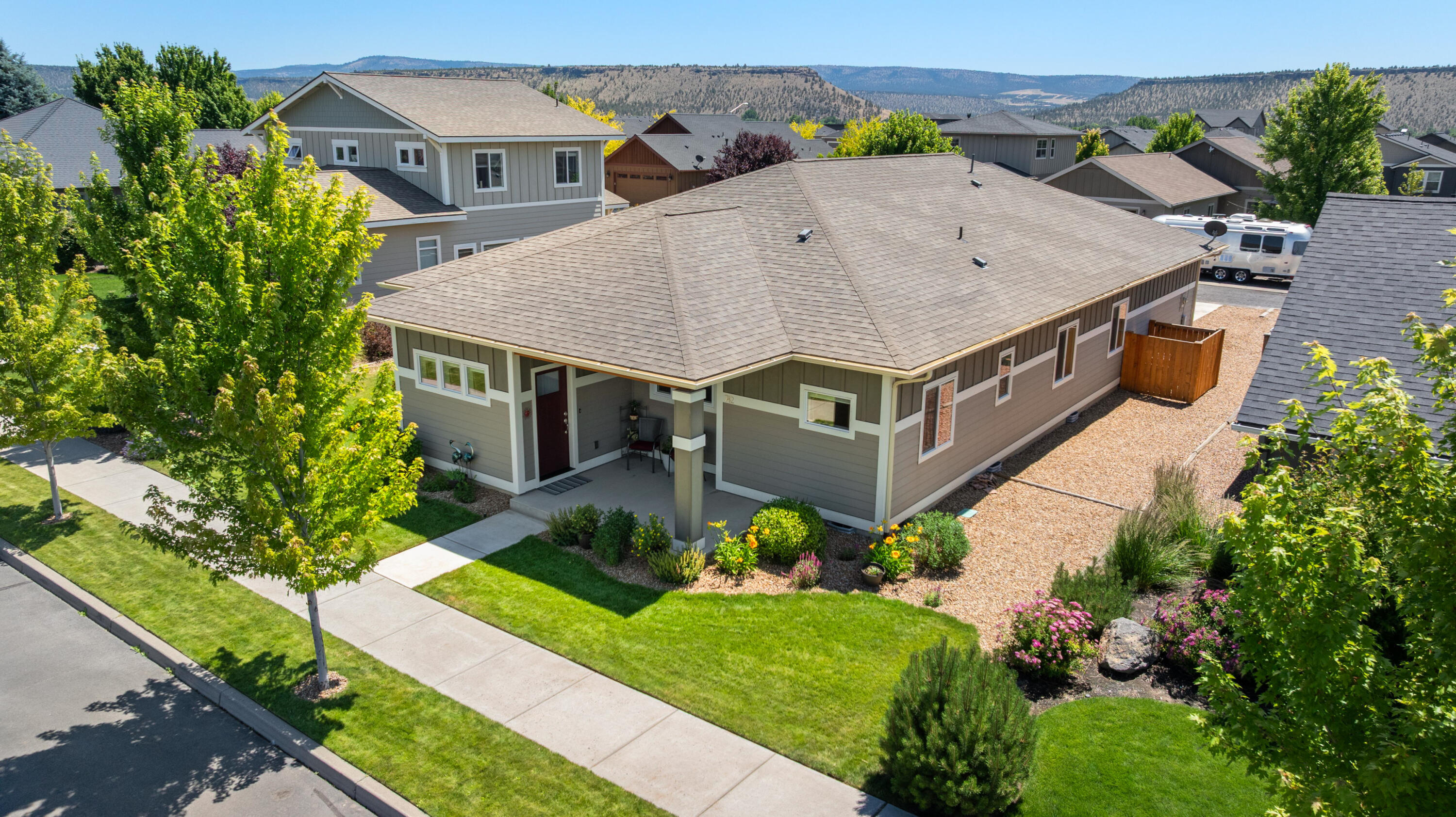 Property Photo: 742 NE Union Loop OR 97754