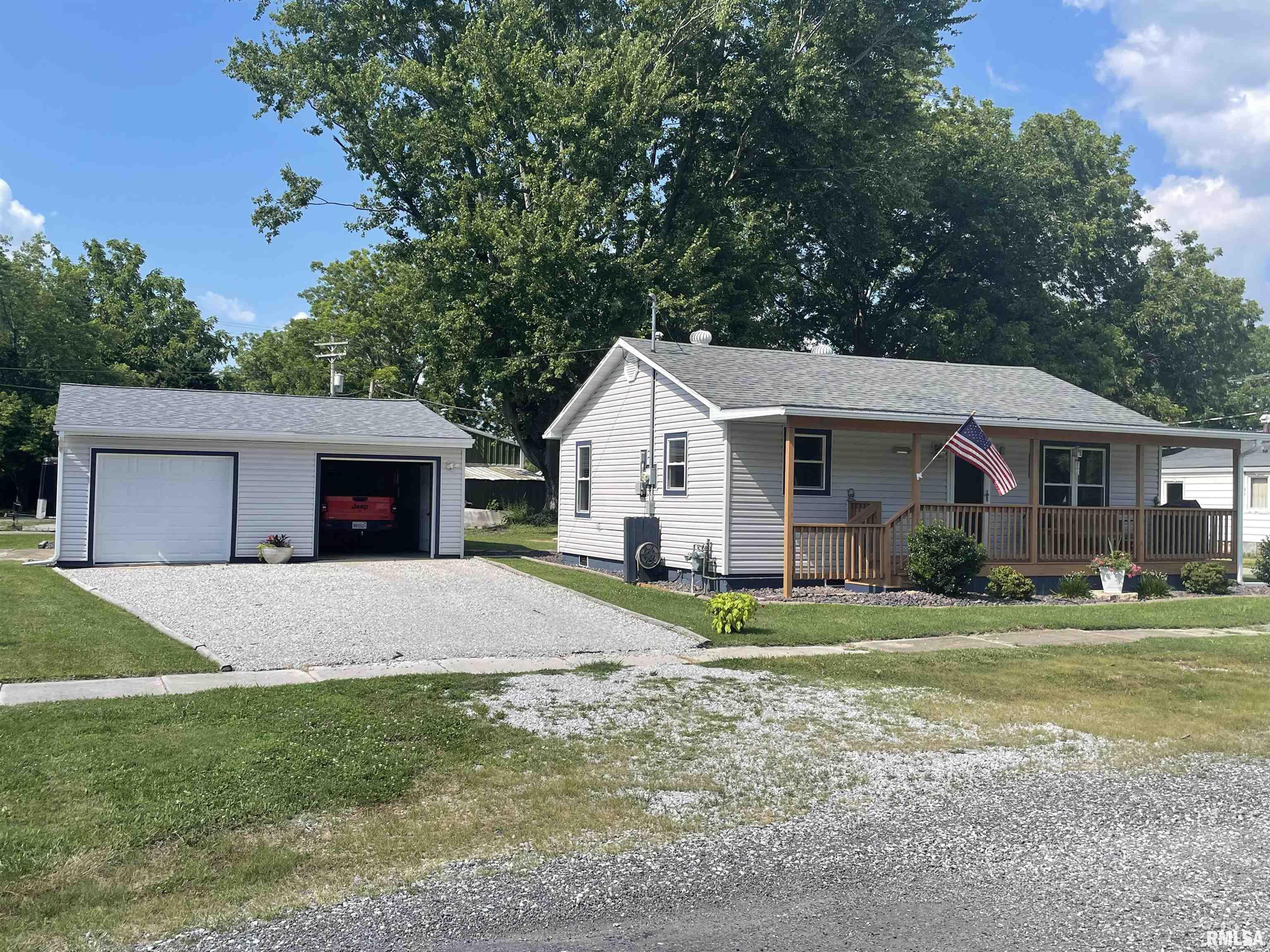 Property Photo: 204 Oak Street IL 62870