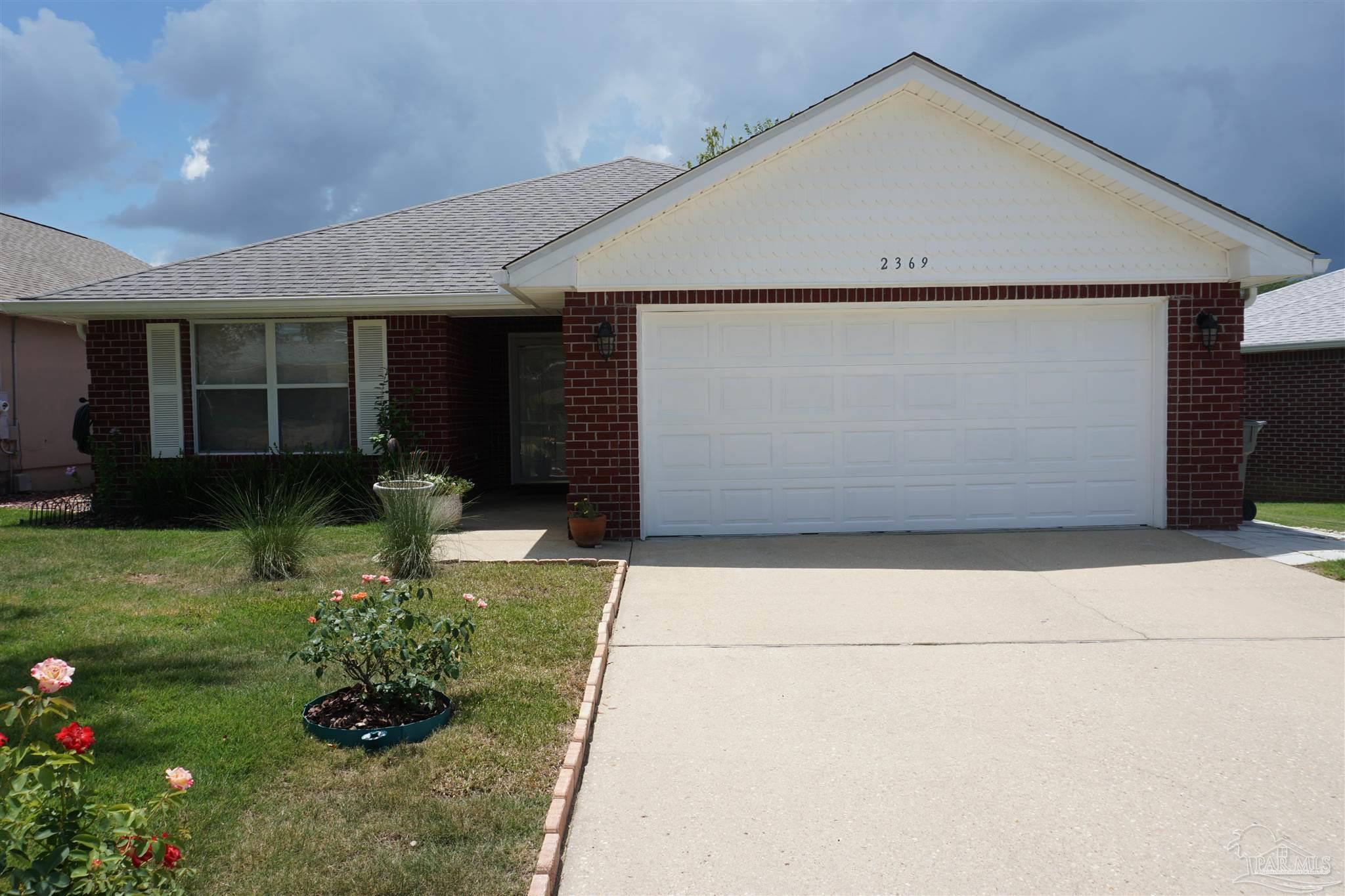 Property Photo: 2369 Caddy Shack Ln FL 32526