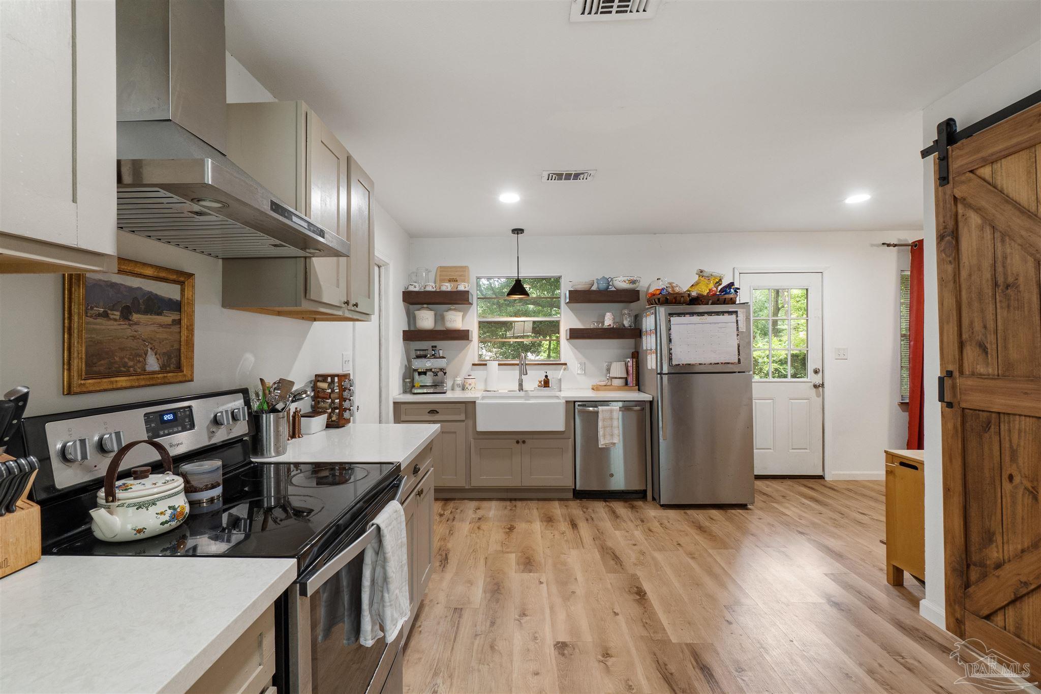 Property Photo: 6108 Walton St FL 32503