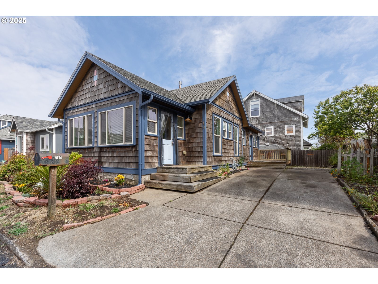 Property Photo: 714 NW 2nd Ct OR 97365