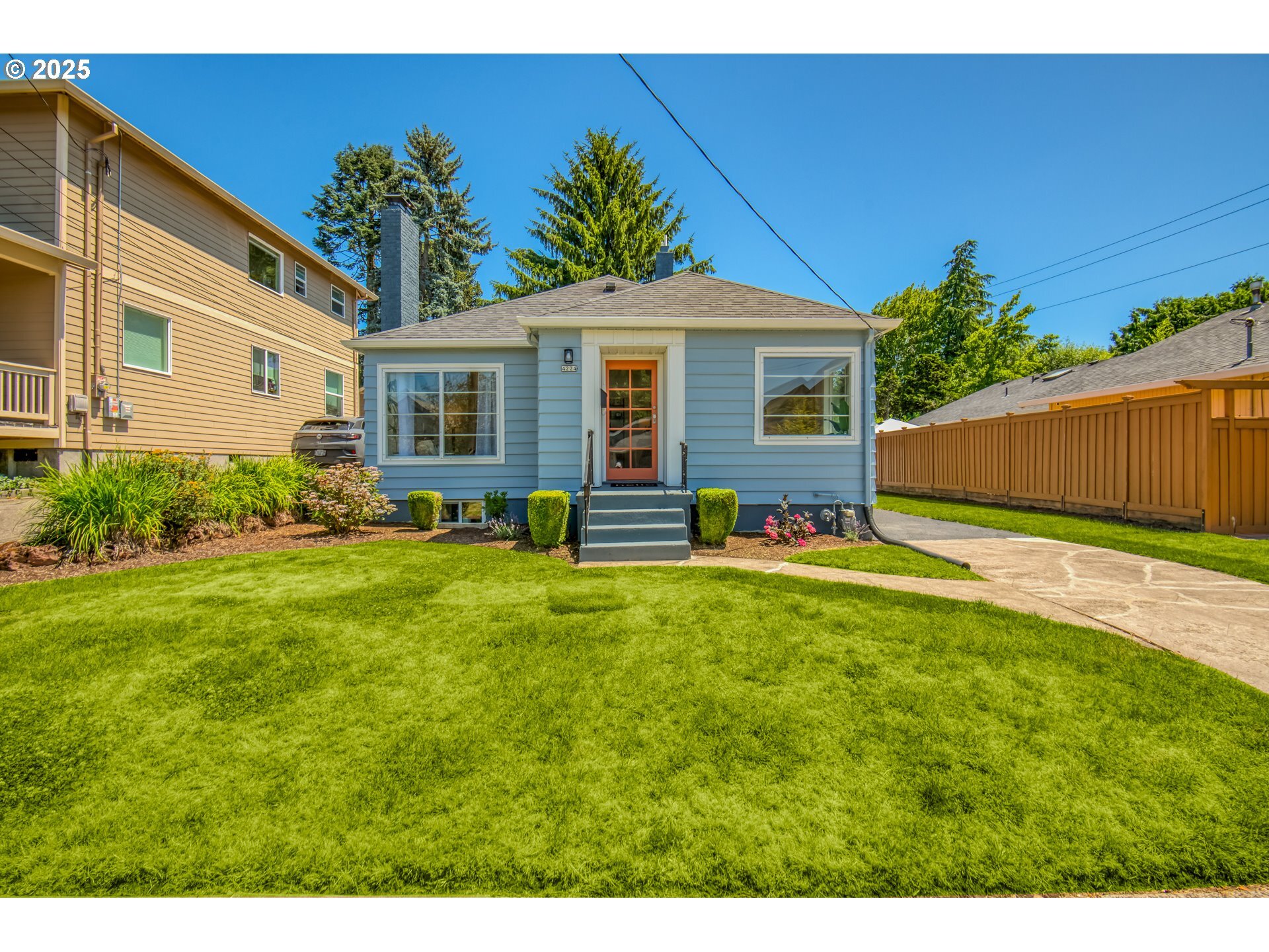 Property Photo:  4224 SE 28th Ave  OR 97202 