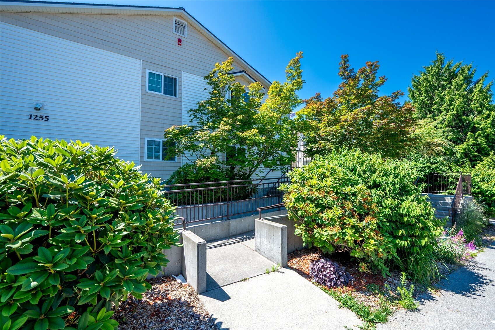 Property Photo: 1255 NE 152nd Street 3 WA 98155
