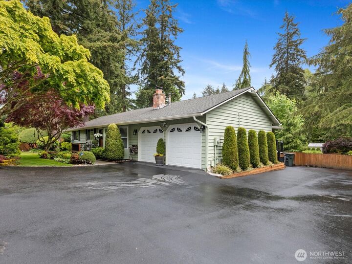 Property Photo:  22427  Meridian Avenue S  WA 98021 
