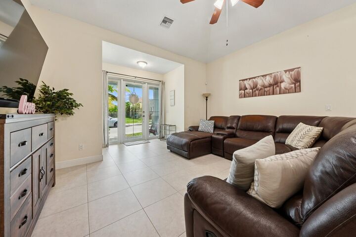 Property Photo:  445 Lilac Court  FL 33407 