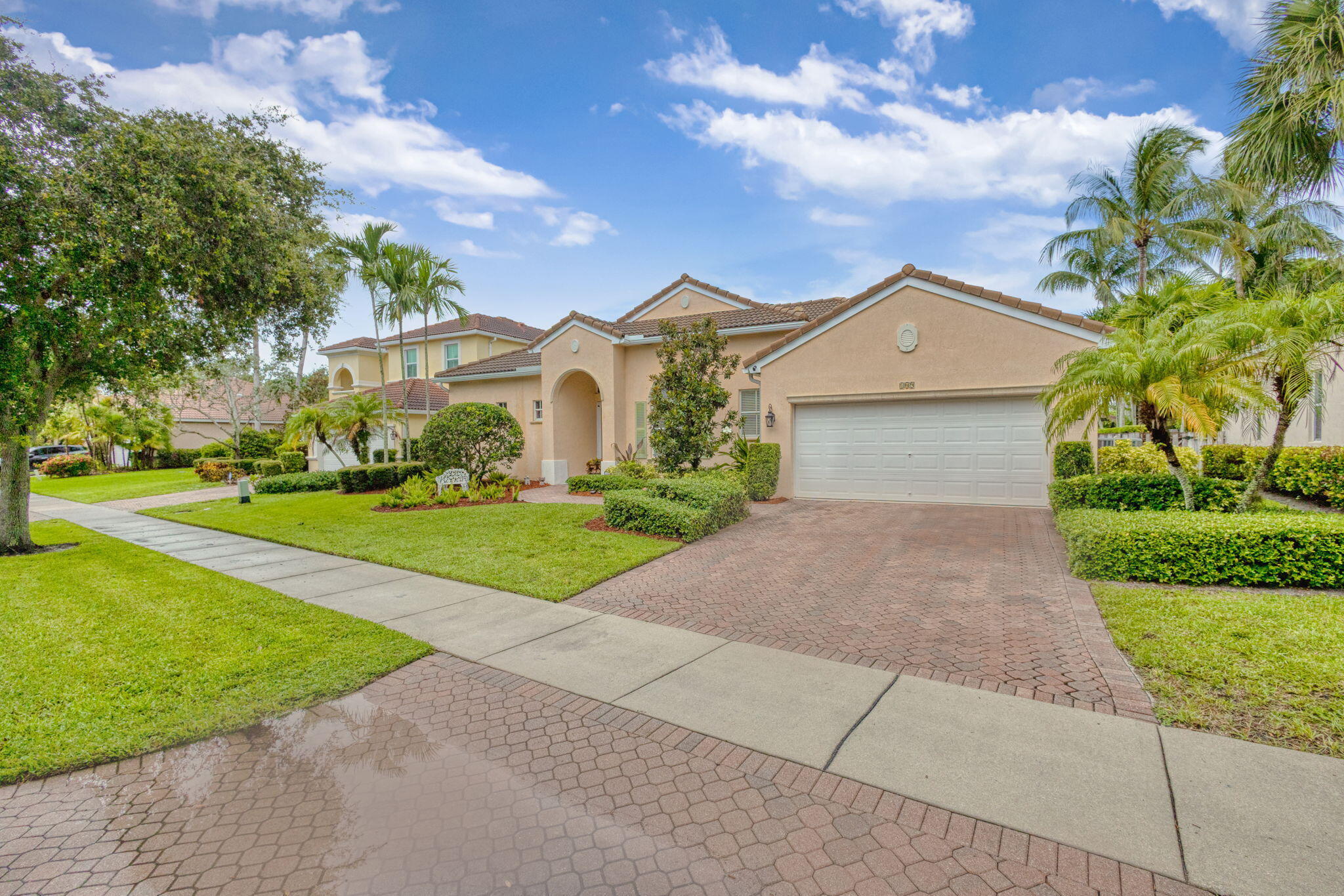 Property Photo: 109 Magnolia Way FL 33469