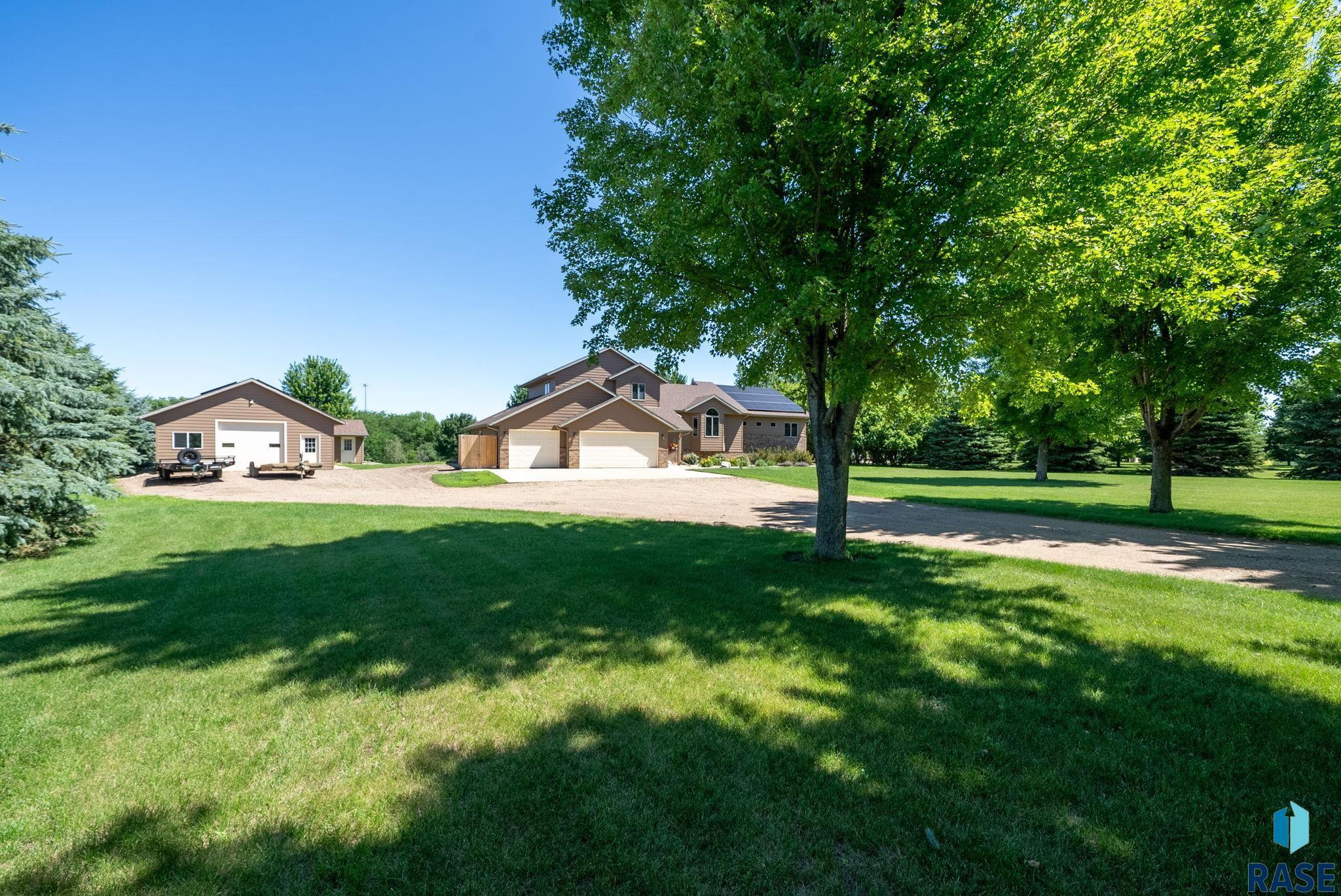 Property Photo: 47908 Oak Ridge Pl SD 57032