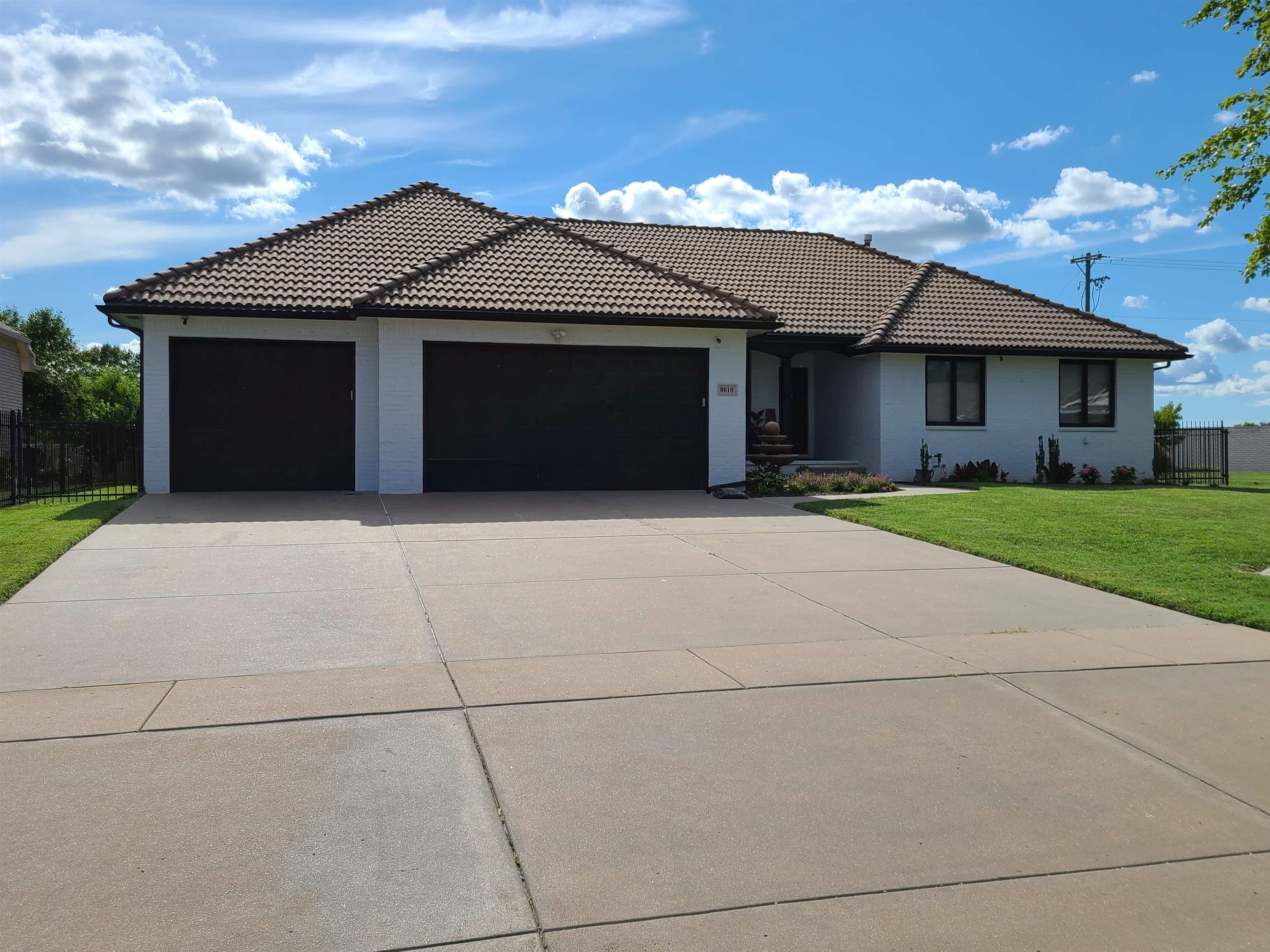 Property Photo:  8010 E Champions Ct  KS 67226 